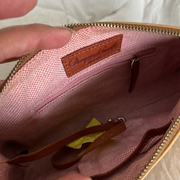 Authentic Dooney Bourke clutch - Picture 4 of 9